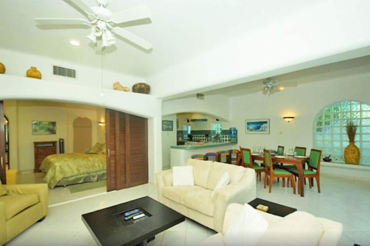 2 BR Condo de Playa H 101
