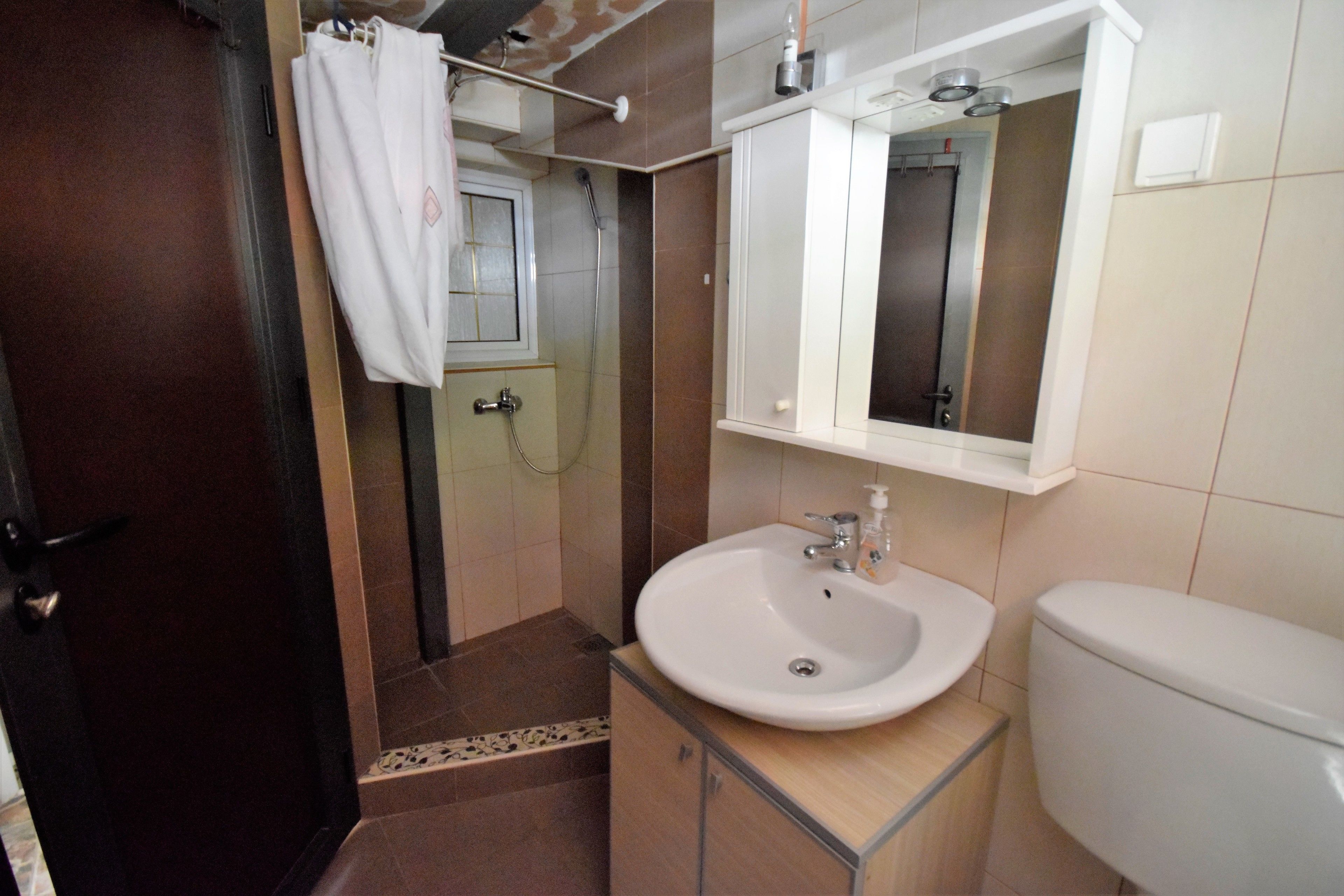 Shower kamar mandi