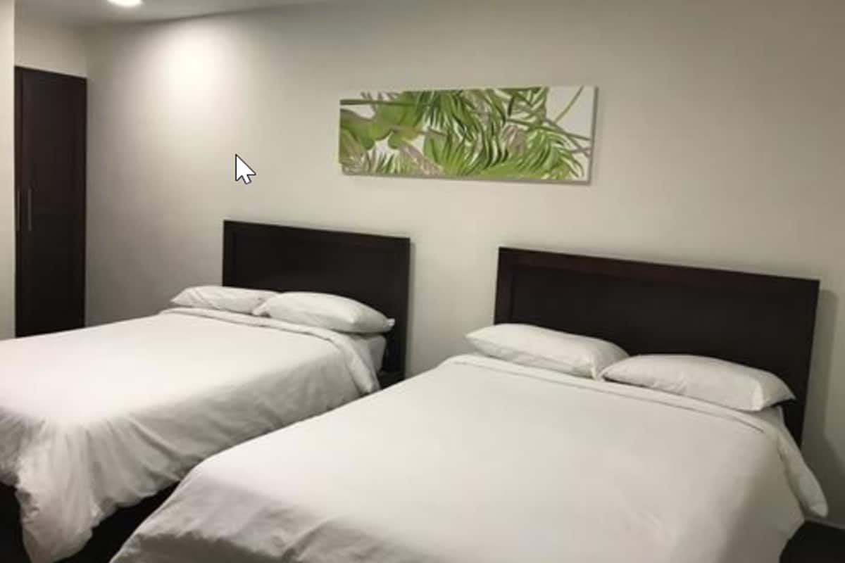 Suite – deluxe | Skrivebord, wi-fi (inkludert) og sengetøy
