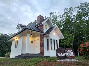 Exterior - Tehel Farmhouse (Jasin)