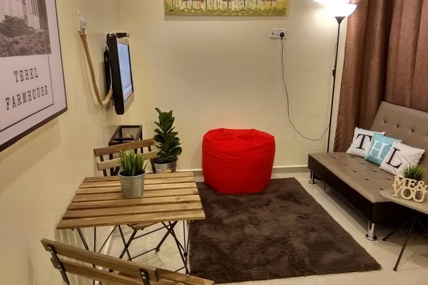 Bungalow superior, 1 habitación, vistas al jardín, en la zona del jardín | Zona de estar | Televisión de pantalla plana de 32 pulgadas con canales digitales