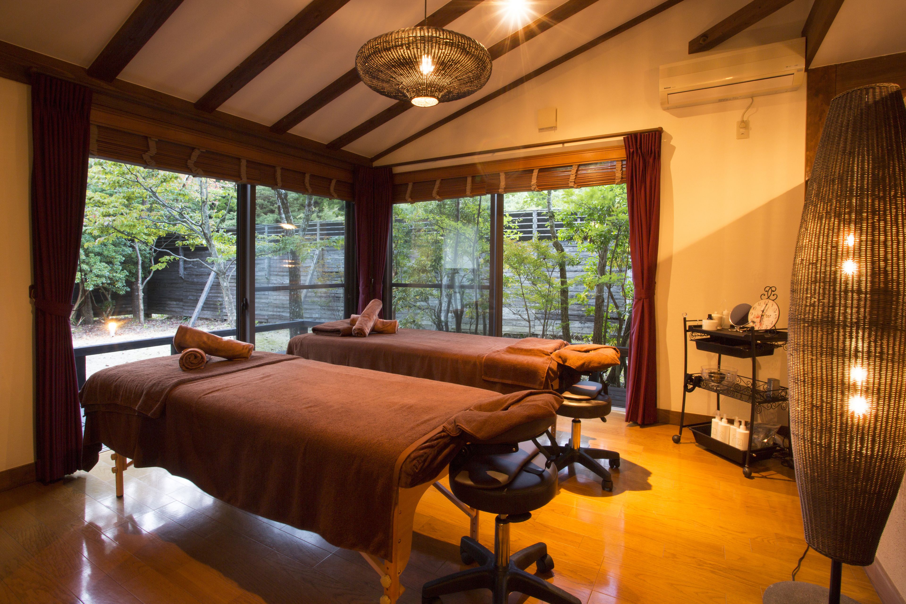 Facials, 1 treatment room