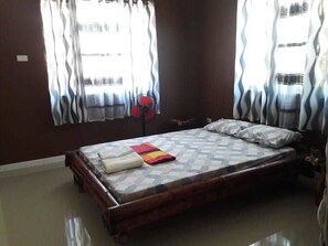 Kahden hengen classic-huone (kaksi sänkyä), rannan lähellä | Silitysrauta/-lauta, ilmainen Wi-Fi, vuodevaatteet