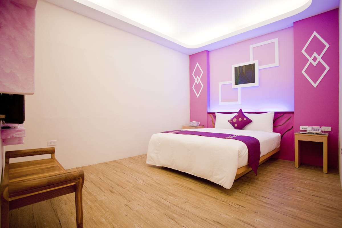 Basic Double Room, No Windows | Soundproofing, free WiFi, bed sheets