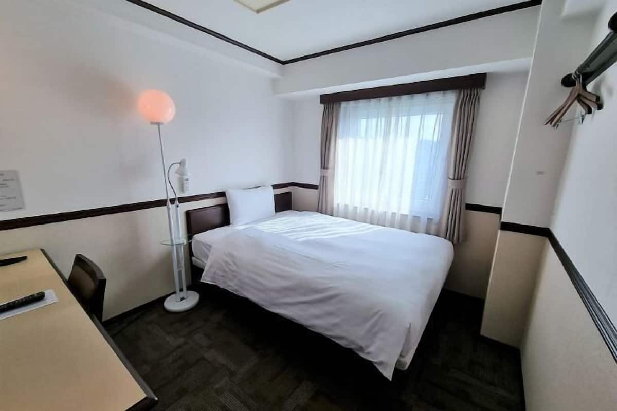 Coffres-forts dans les chambres, bureau, rideaux occultants