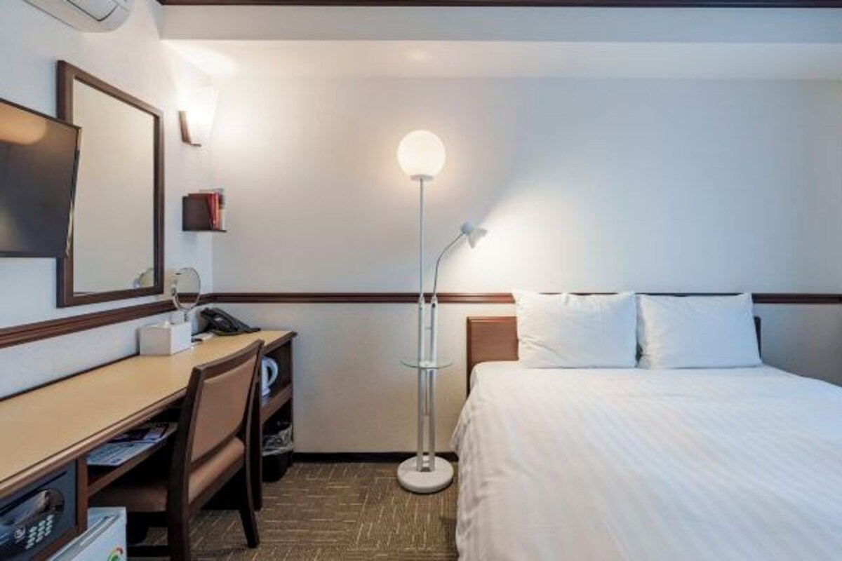 In-room safe, desk, blackout drapes, iron/ironing board (on request)