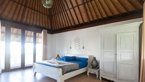 Luxury Villa, 4 Bedrooms