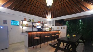 Luxury Villa, 4 Bedrooms | In-room dining
