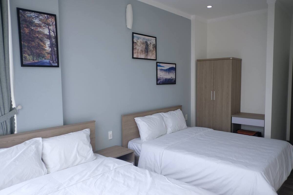 Quadruple Room | Minibar, desk, soundproofing, WiFi (free)