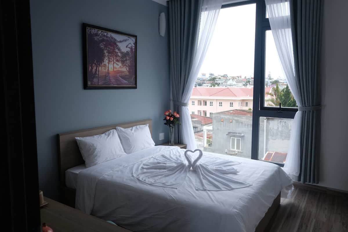 Honeymoon Room | Minibar, desk, soundproofing, WiFi (free)