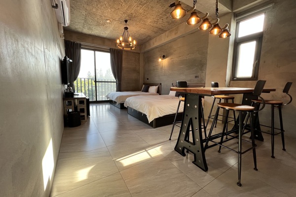 Business Quadruple Room | Desk, blackout drapes, soundproofing, free WiFi