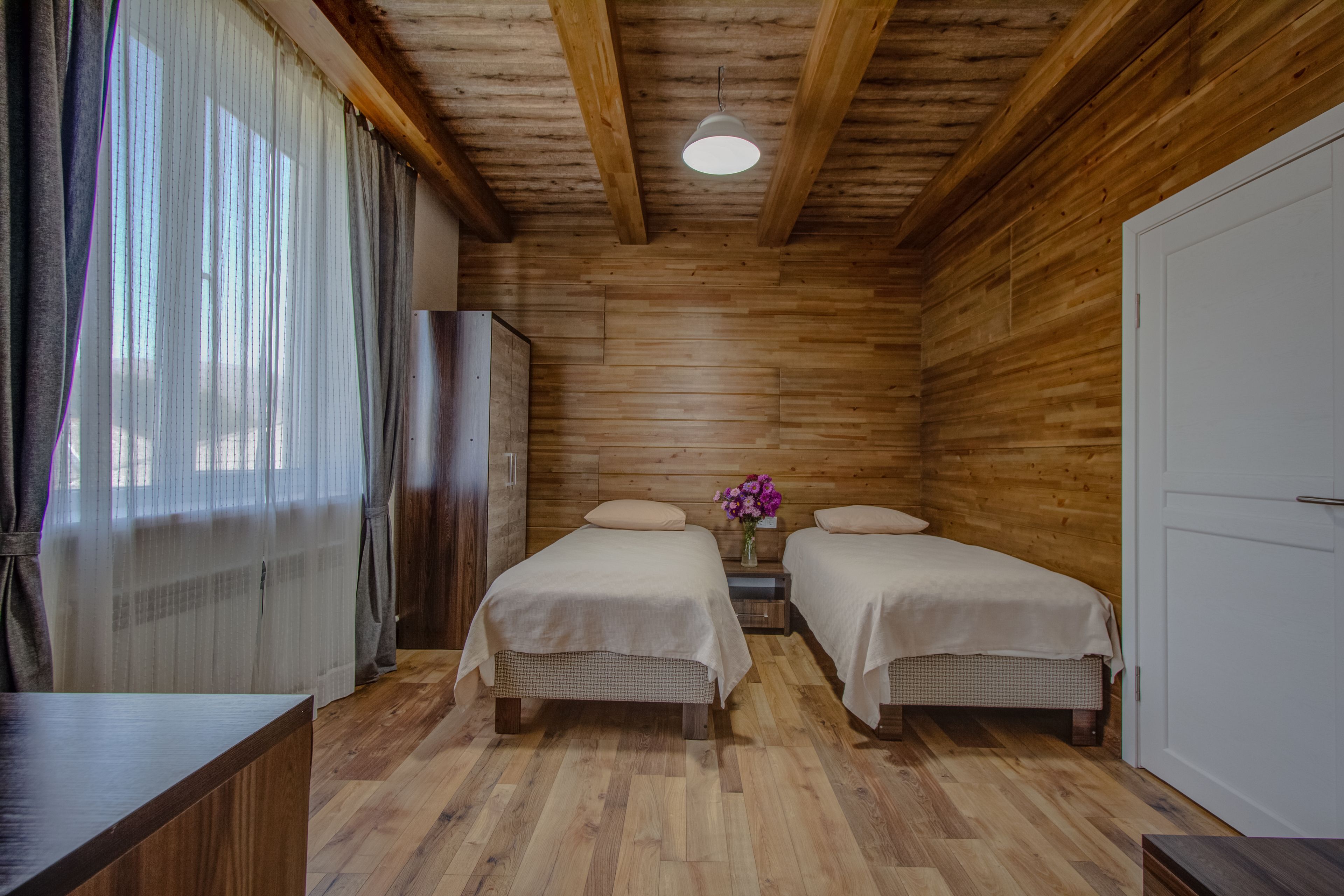 standard double or twin room | desk, free wifi, bed sheets