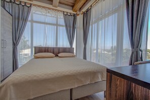 Chambre familiale | Bureau, accès au Wi-Fi (inclus), literie fournie