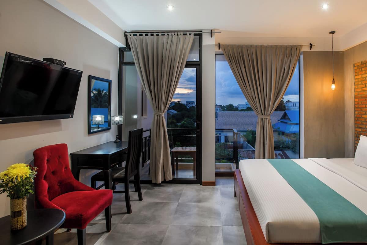 Premium bedding, minibar, in-room safe, desk