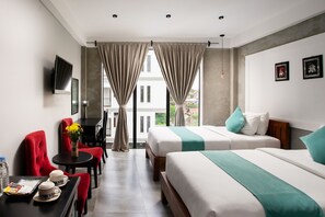 Deluxe Twin kamer, toegang tot zwembad, uitzicht op zwembad | Uitzicht vanaf balkon