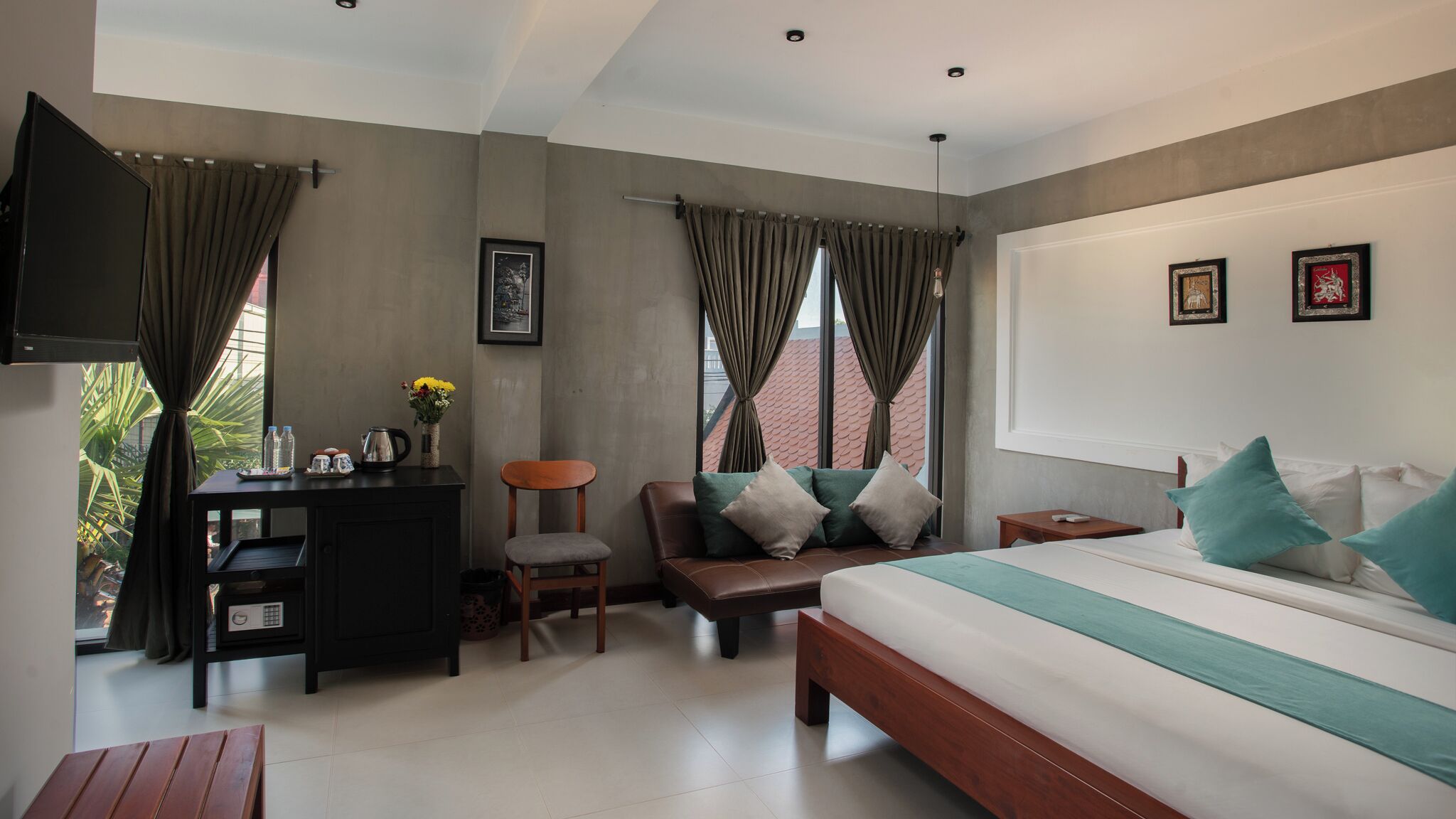 Premium bedding, minibar, in-room safe, desk