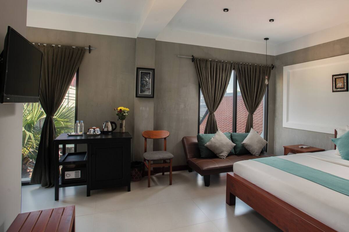 Premium bedding, minibar, in-room safe, desk