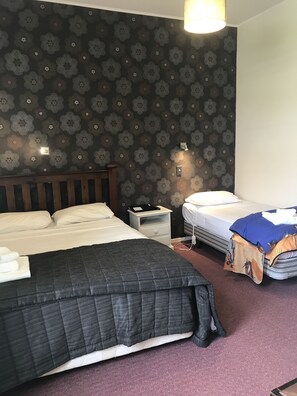 Comfort Triple Room With Shower | Iron/ironing board, free WiFi