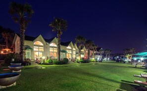 Front of property – evening/night - Jeju Bada Walking Pension (Seogwipo)