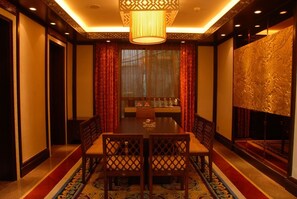 Presidential Suite | Room service – dining - Huangguoshu Hotel (Anshun)