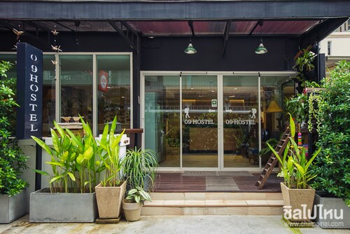 09 Hostel