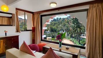 Studio | 1 bedroom, premium bedding, minibar, in-room safe