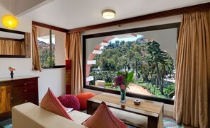 Studio | 1 bedroom, premium bedding, minibar, in-room safe