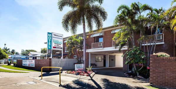 Exterior - Banjo Paterson Motor Inn (Rosslea)
