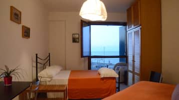Minibar, escritorio, tabla de planchar con plancha y wifi gratis