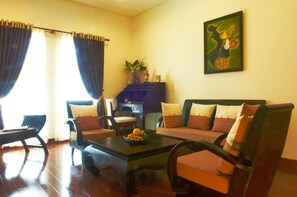 En 17-tommers Flatskjerm-TV med kabel-kanaler samt TV