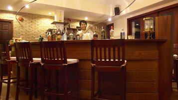 Bar (trong khuôn viên)