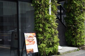 施設の正面