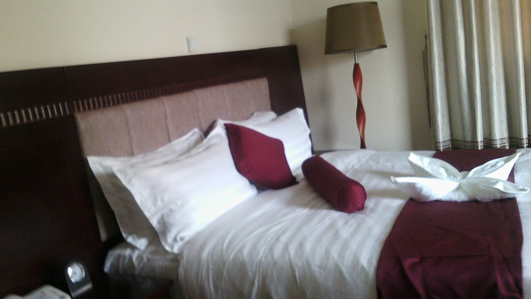 executive room | premium bedding, minibar, in-room safe, desk