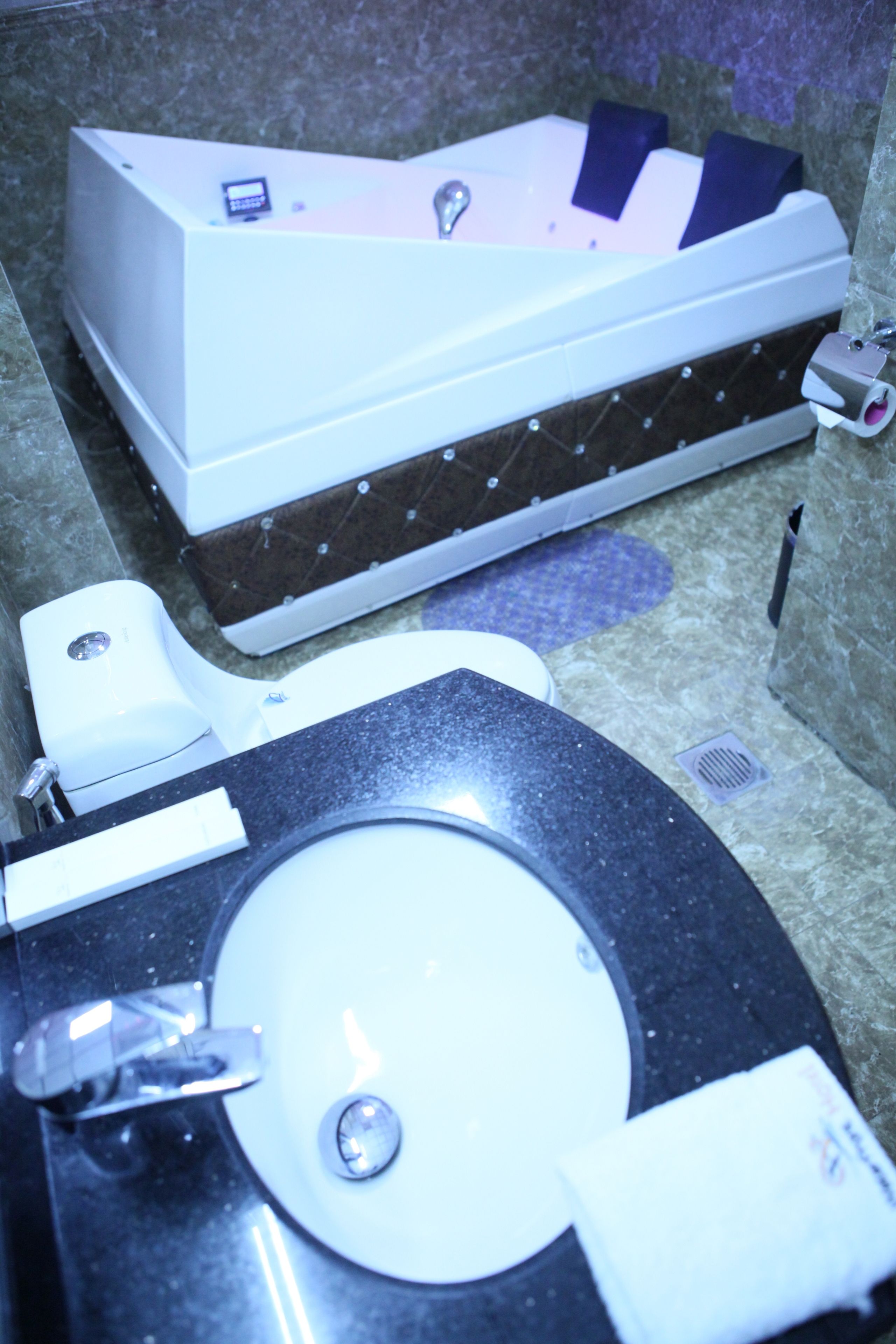 shower, free toiletries, towels