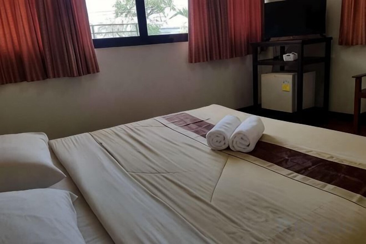 Desk, WiFi (free), bed sheets