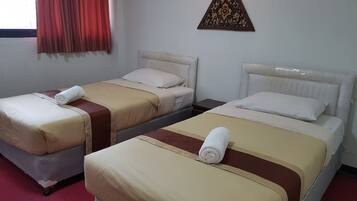 Escritorio, wifi gratis y ropa de cama