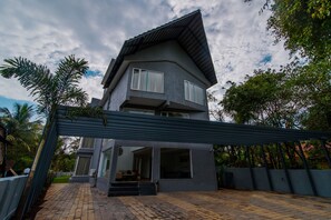 Front of property - Ramatan Resort (Vagator)