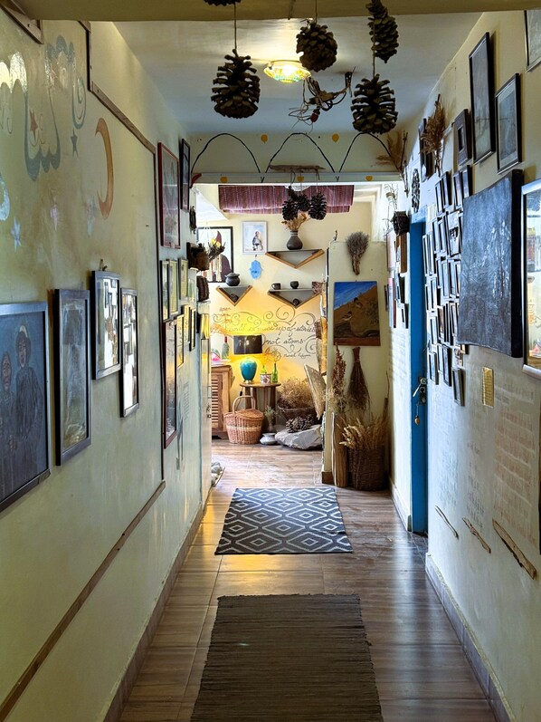 Interior detail - Hotel Deyzor (Spiti)