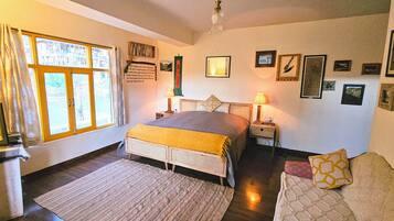 Deluxe-Doppelzimmer, Bergblick, Bergseite | Individuell dekoriert, individuell eingerichtet, Zustellbetten