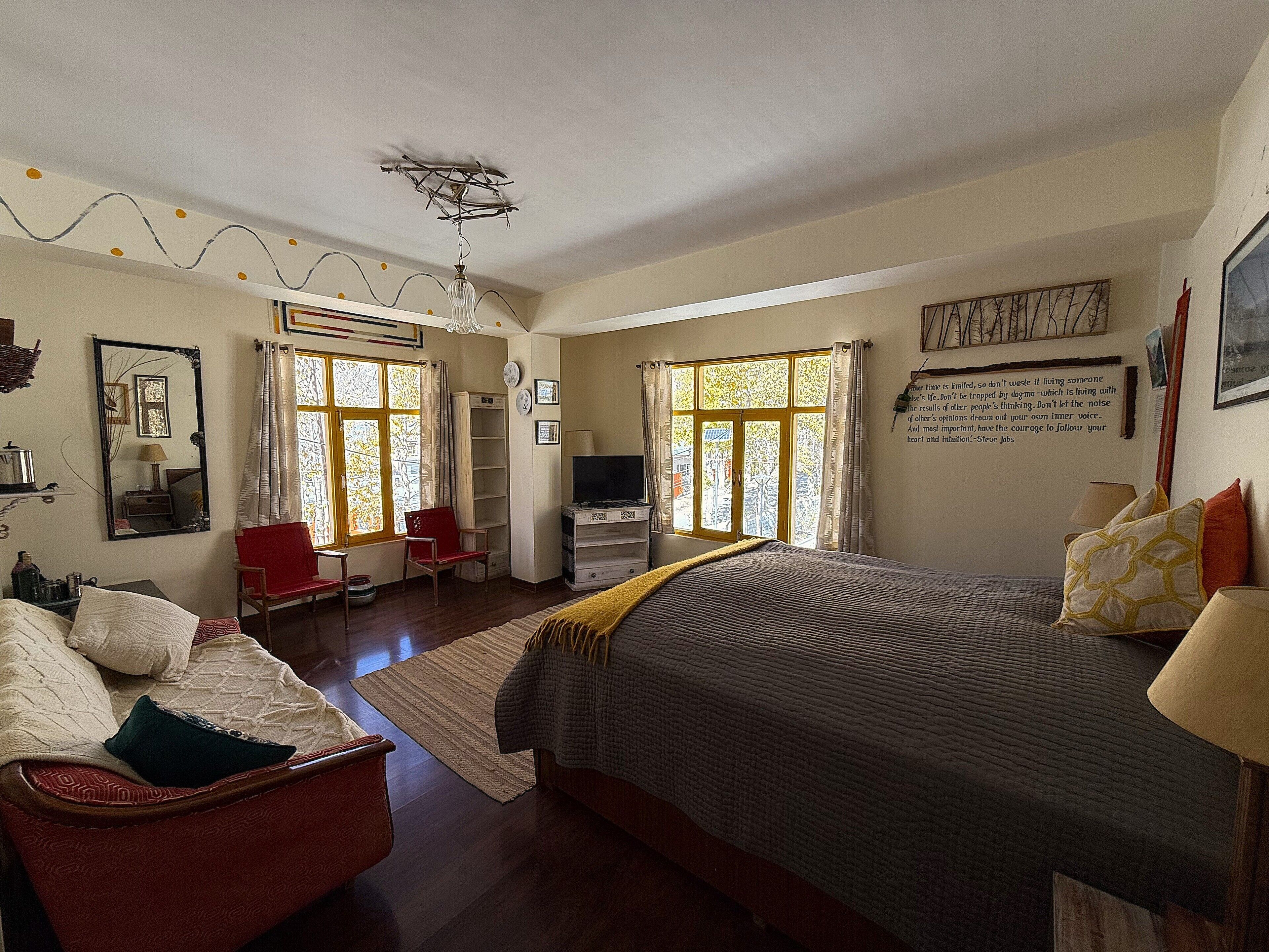 Deluxe Double Room, Mountain View, Mountainside | Rollaway beds, free WiFi, bed sheets