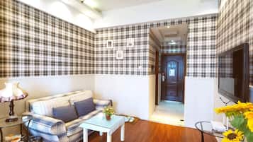 Superior Double Room (Limited to guests holding China Resident Identity Card) | 1 bedroom, down comforters, individually decorated