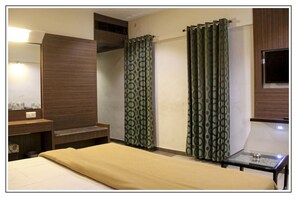 1 bedroom, in-room safe, desk, soundproofing