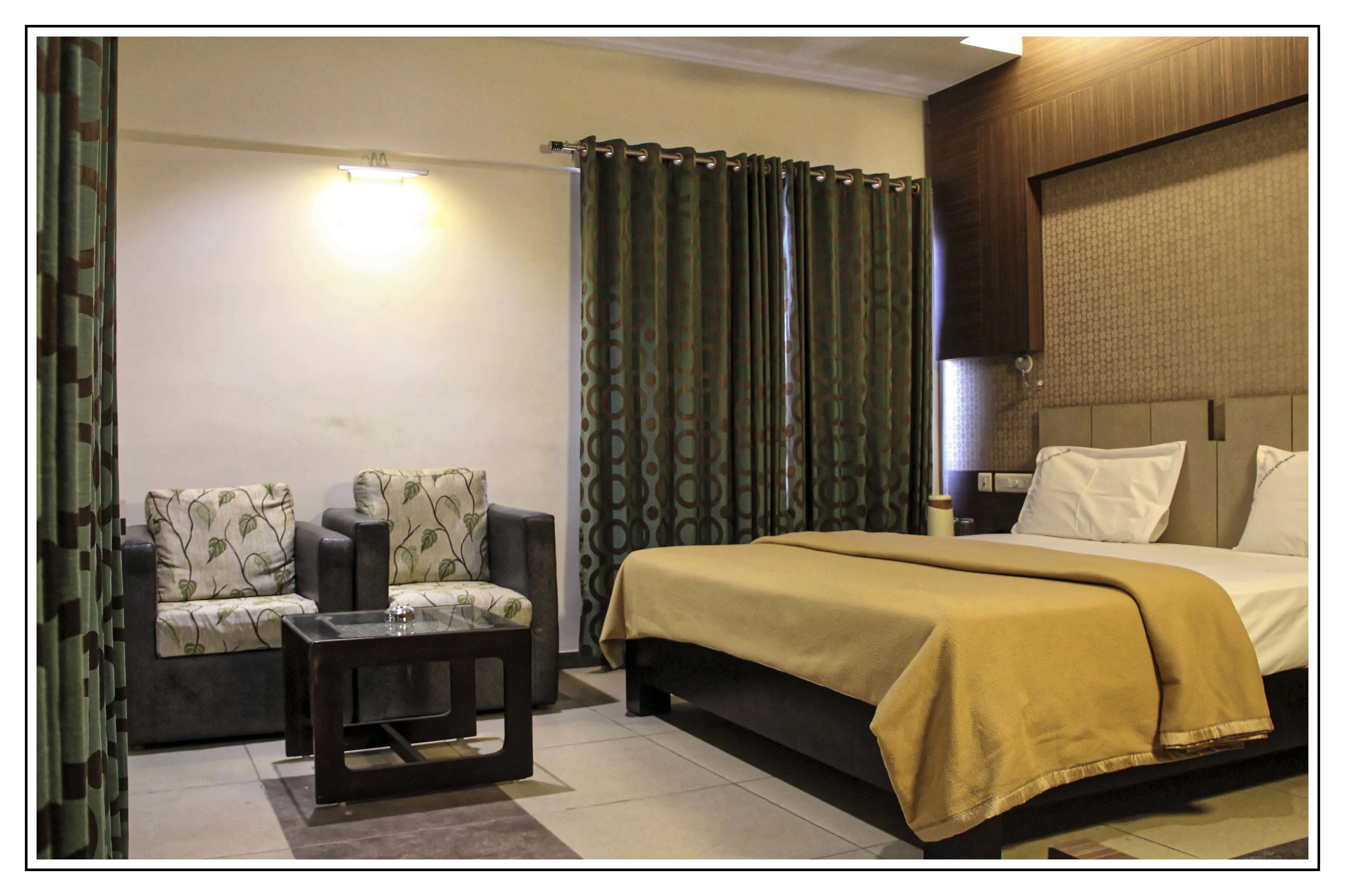 deluxe double or twin room, 1 bedroom, accessible, smoking | in-room safe, desk, soundproofing, rollaway beds