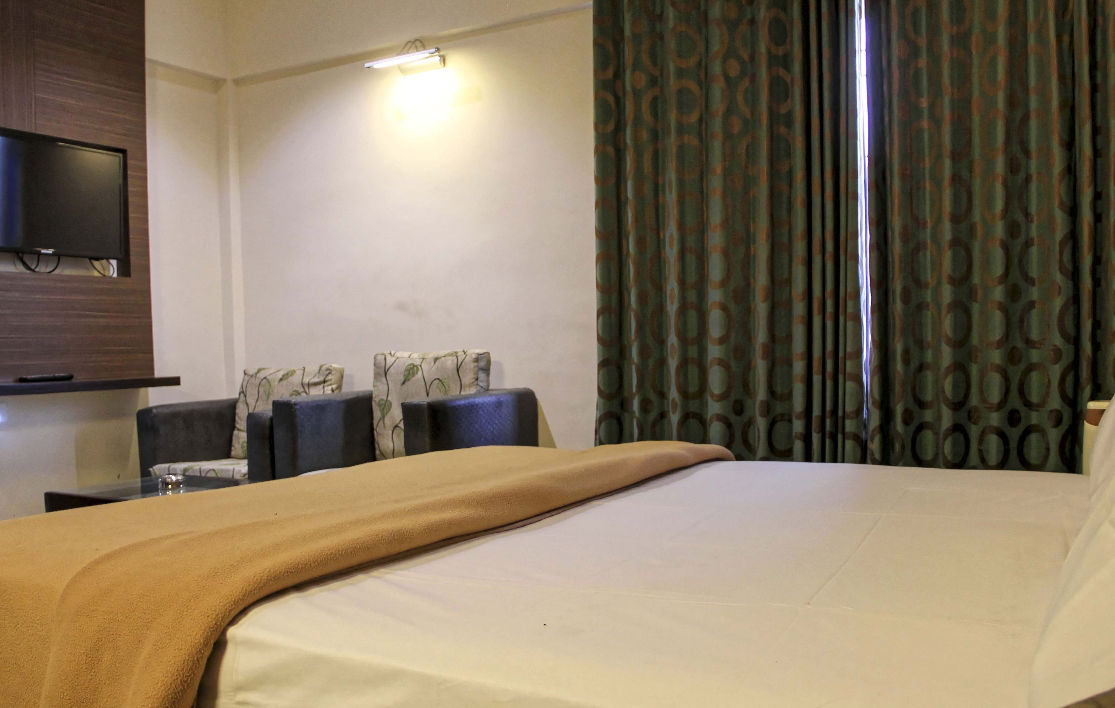 in-room safe, desk, soundproofing, rollaway beds