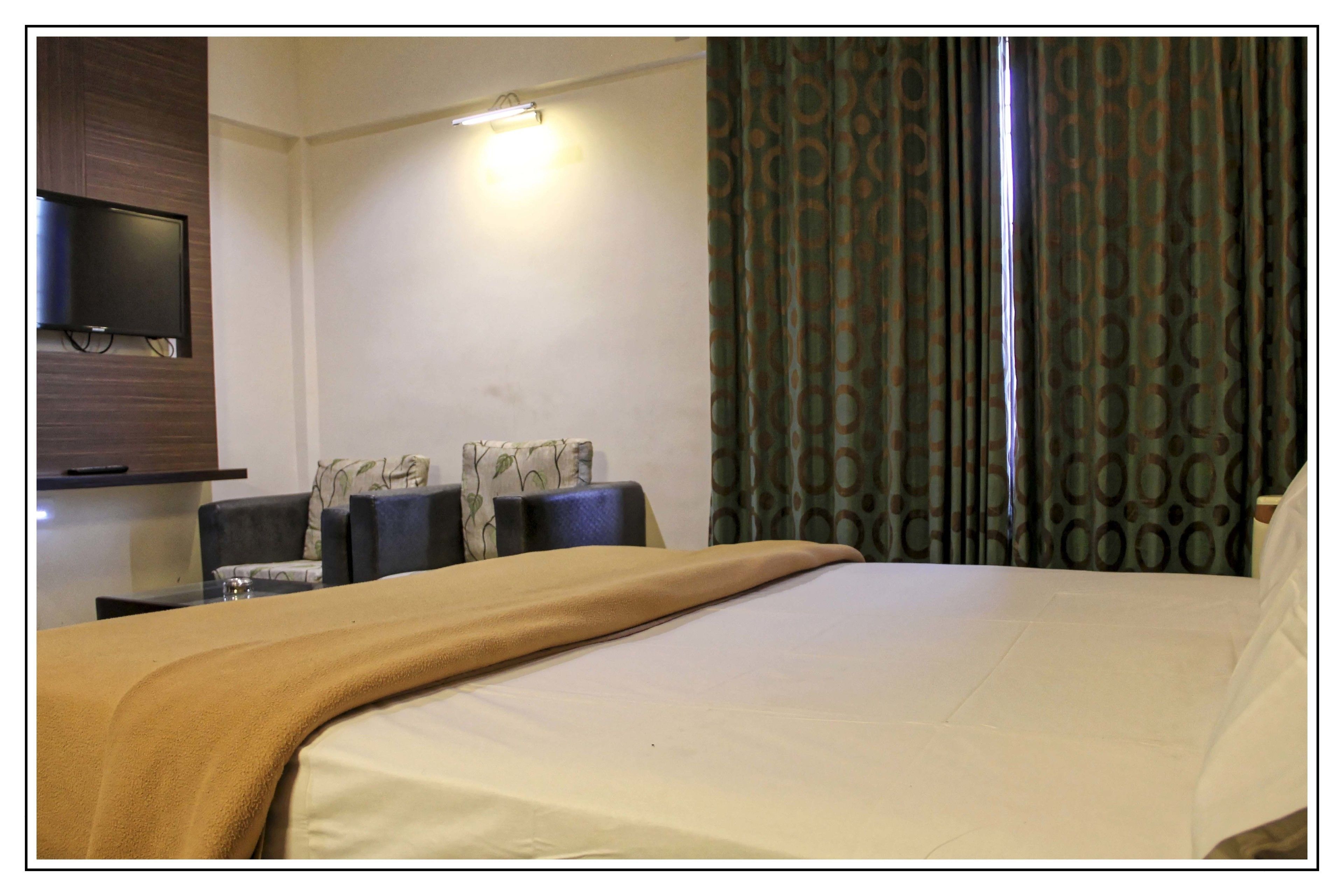 in-room safe, desk, soundproofing, rollaway beds