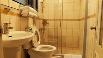 Classic Double Room | Bathroom | Shower, free toiletries, hair dryer, slippers