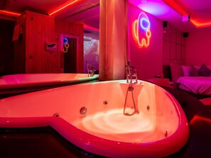 Suite, Sauna | Jetted bathtub - Cupid Hotel (Ho Chi Minh City)