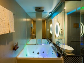 Deluxe Room, Jetted Tub | Bathroom | Free toiletries, hair dryer, slippers, bidet - Cupid Hotel (Ho Chi Minh City)