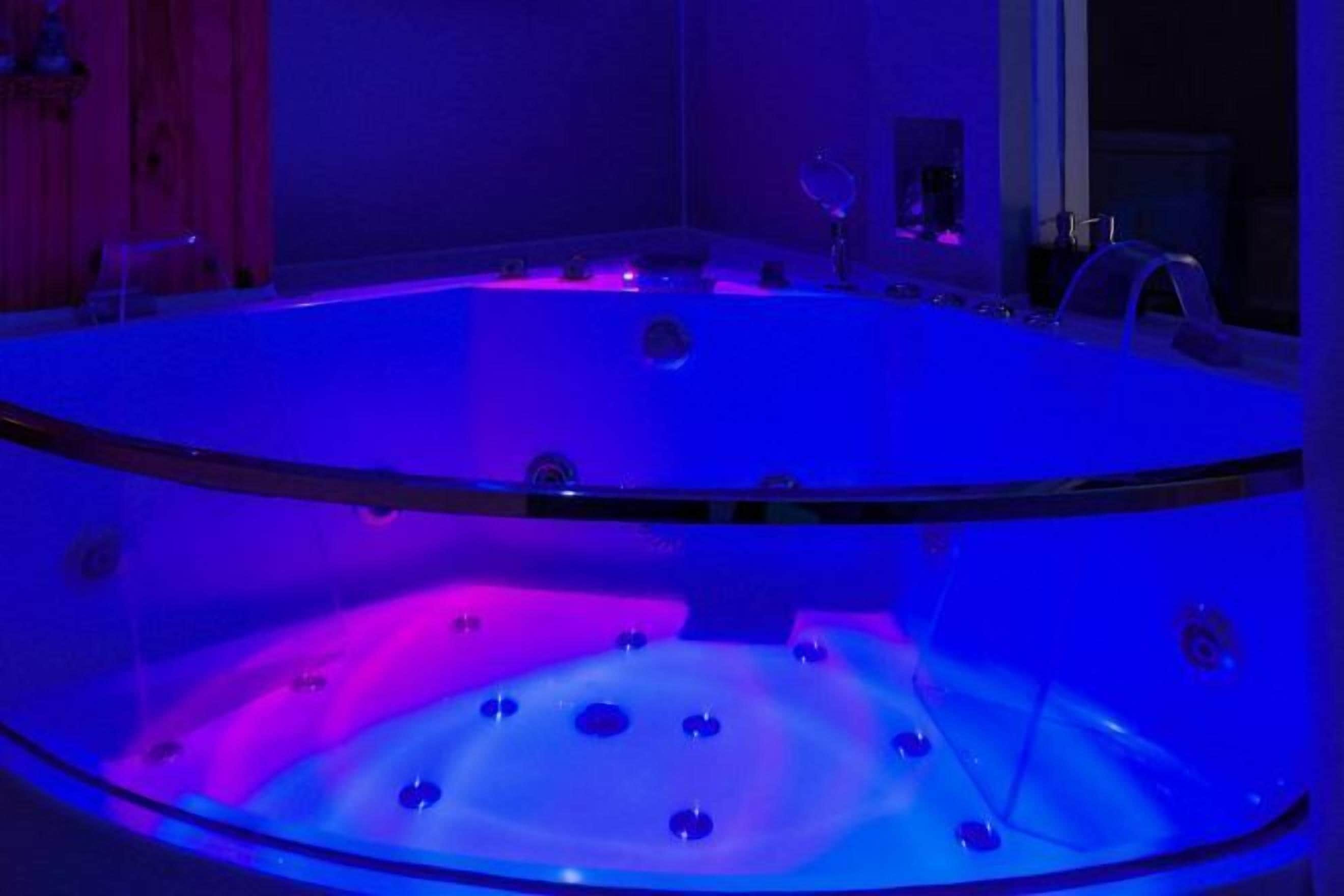 Salle de bain | Articles de toilette gratuits, sèche-cheveux, chaussons, bidet