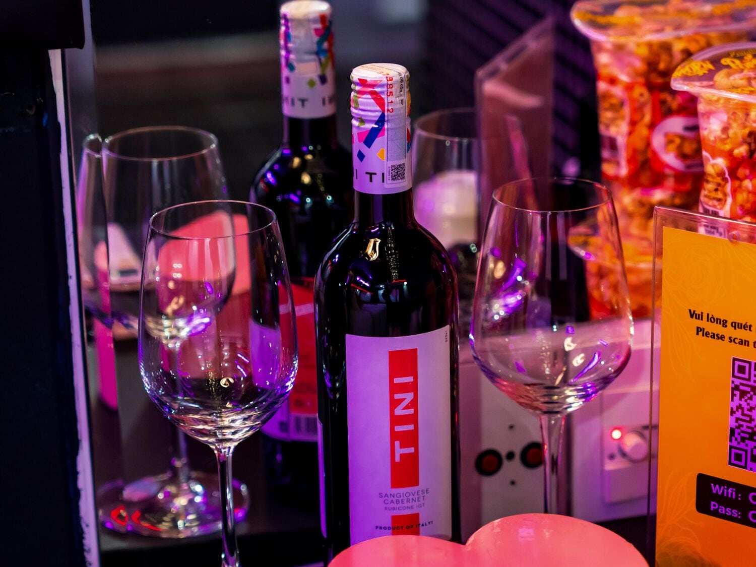 deluxe room, jetted tub | minibar, desk, soundproofing, free wifi